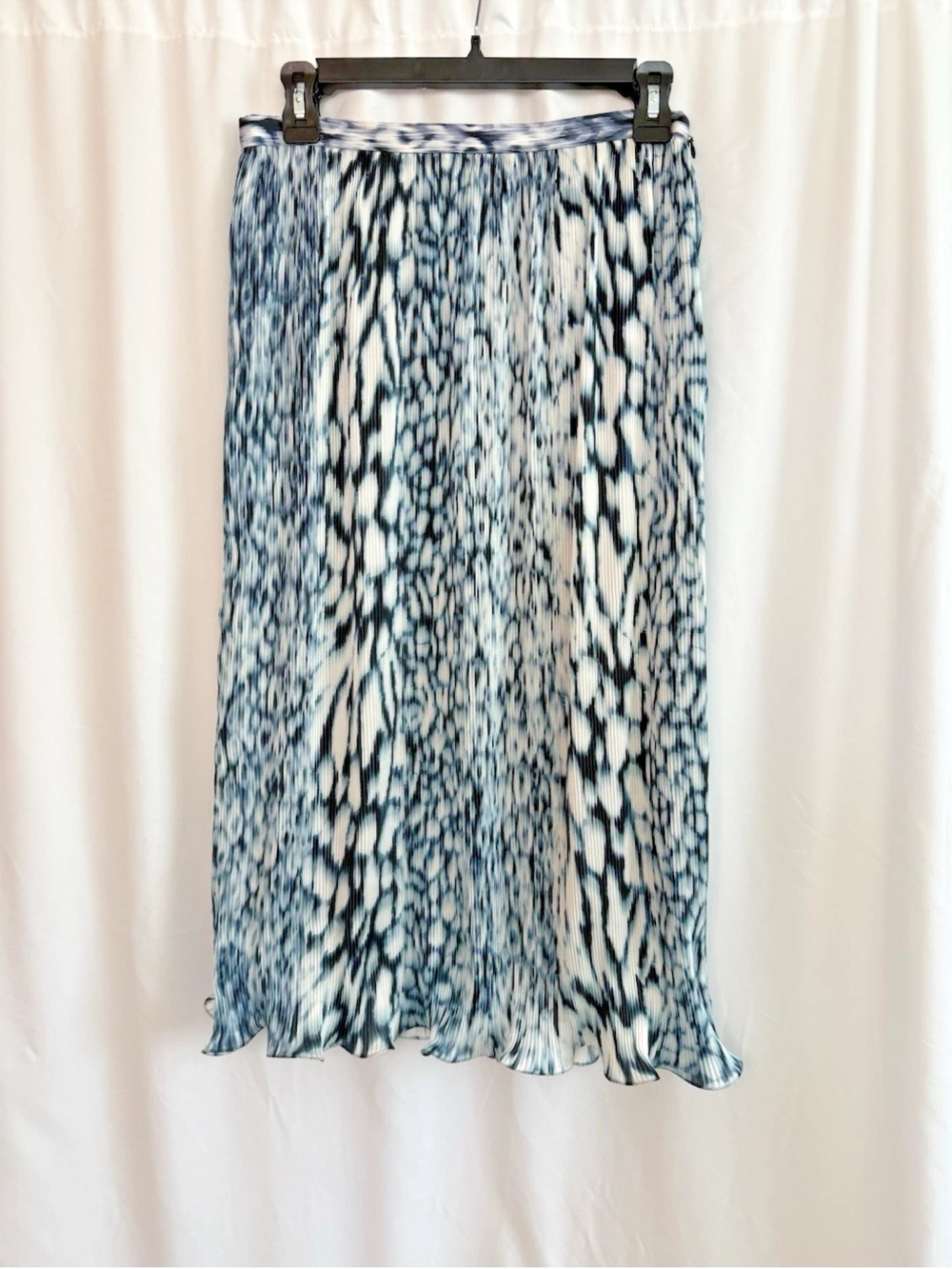 Elie Tahari Blue White Micro Pleated midi Skirt - size 4 Small